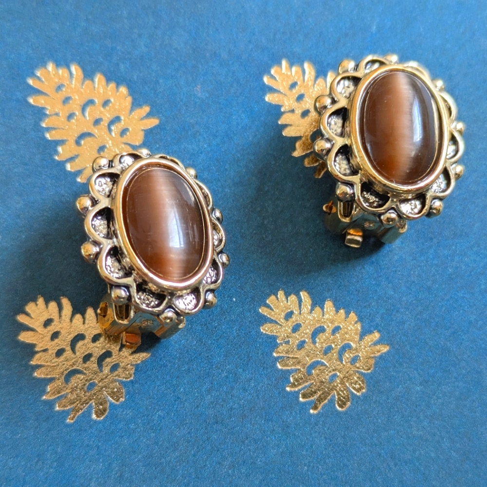 Vintage, Cabochon Tigers Eye Style Clip On Earrings - Picture 7 of 10